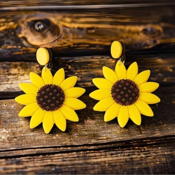 Woman's Boho  Pretty Lightweight Sunflower Statement Dangle Earrings - Picture 3 of 5